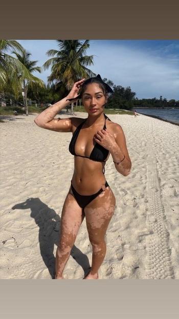 iolet, 21  female escort, Harrisburg